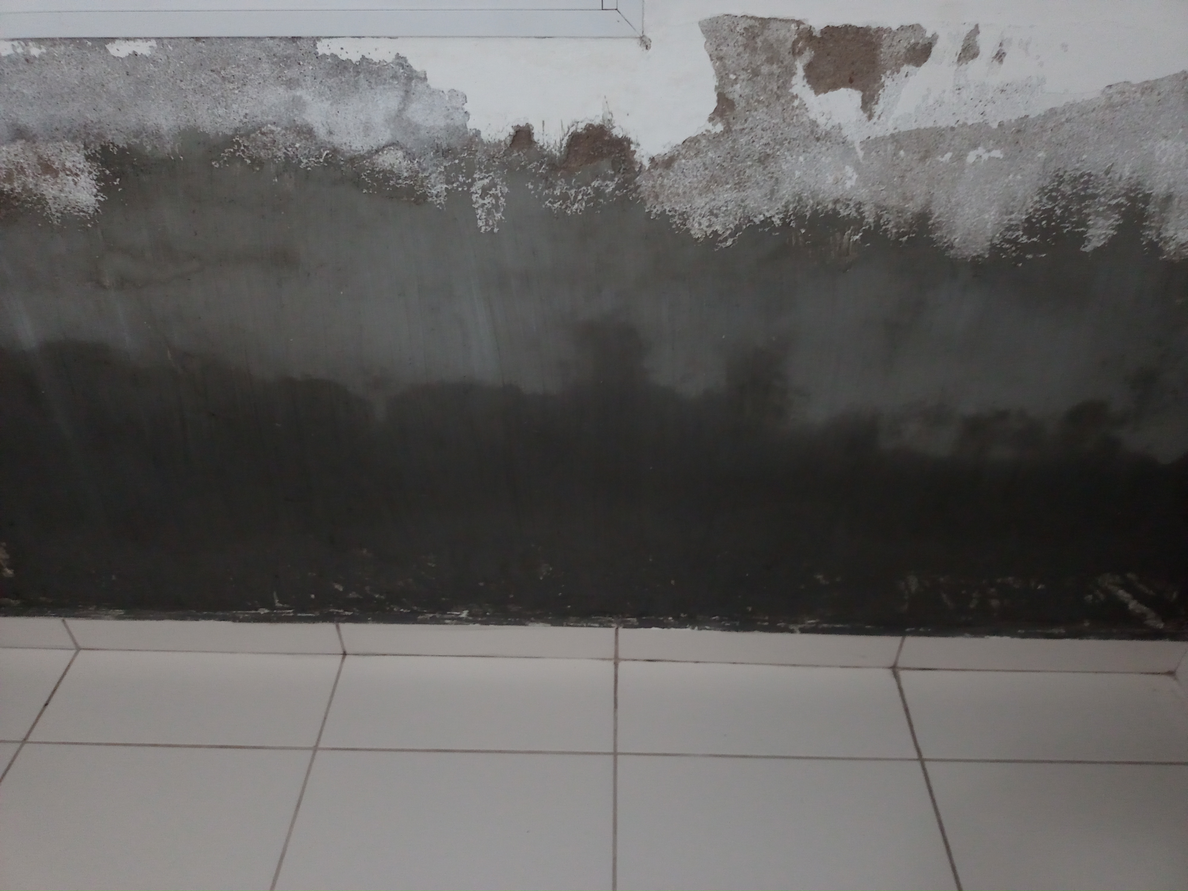 Rodapé antes da pintura interna em Peruíbe - Iego Pintor